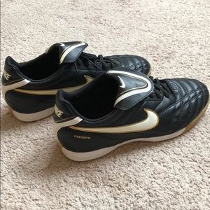nike tiempo indoor soccer shoes